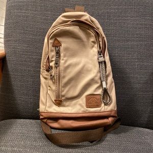 Cute little sling bag excellent condition
